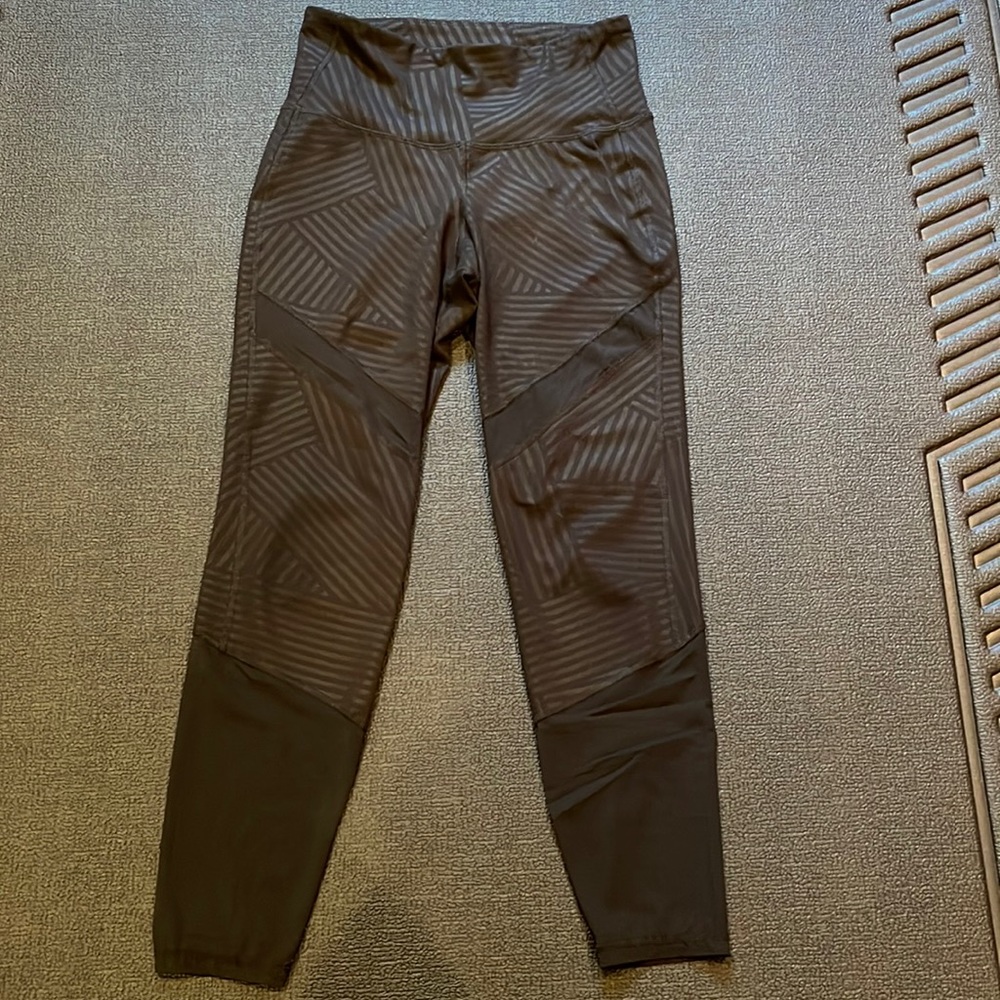 Black and mesh old navy workout leggings. Size small